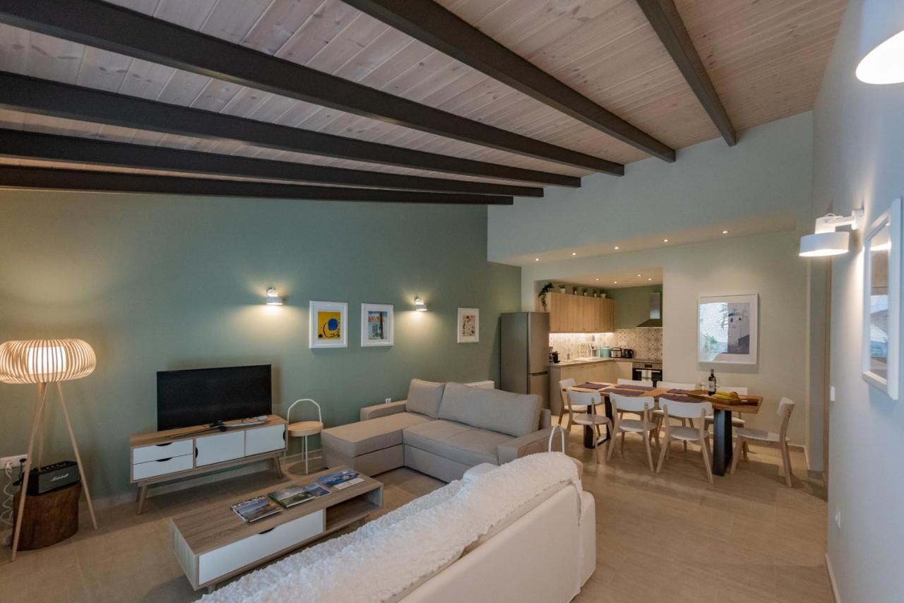 Linas Home - Kalamata Mediterranean Villas エクステリア 写真