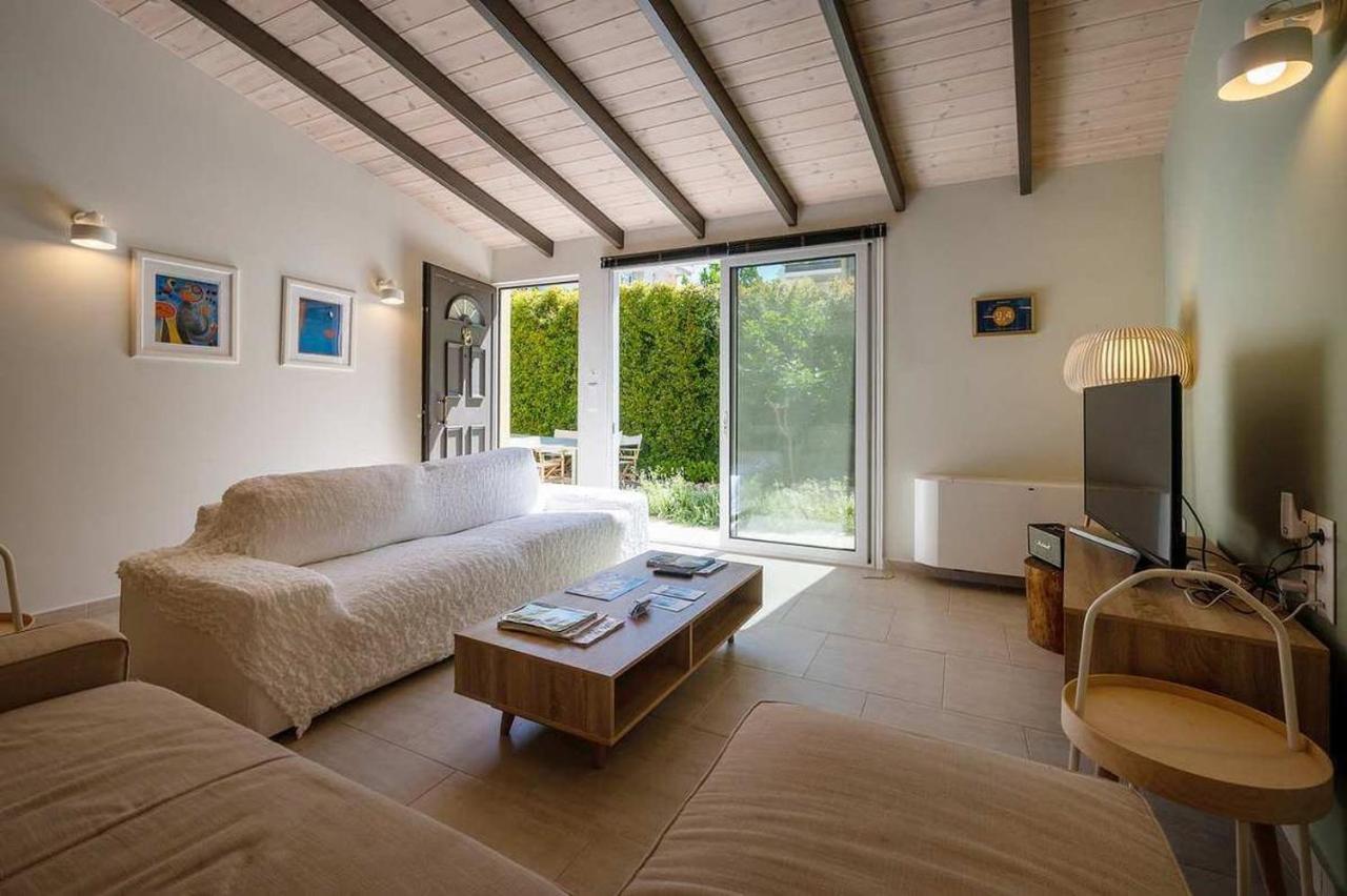 Linas Home - Kalamata Mediterranean Villas エクステリア 写真
